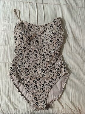 Leopard print  Swimsuit in beige and Black slimming with fun back style